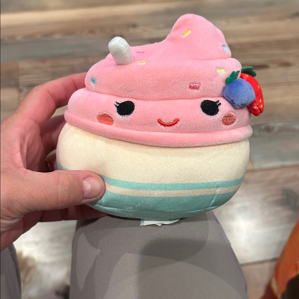 Squishmallows 5" Angelica Frozen Yogurt